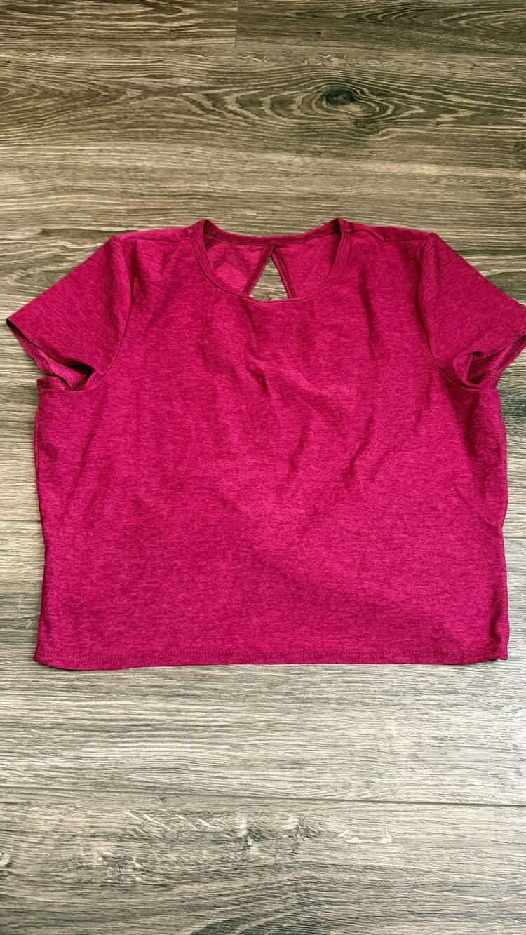 Beyond Yoga Featherweight Let Go Twist Back Cropped Tee